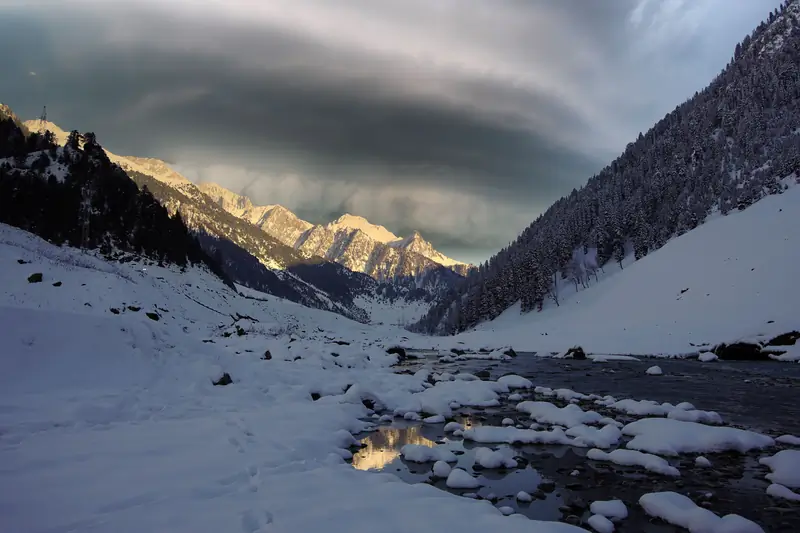 Snow mountains above the river valley at Sonmarg