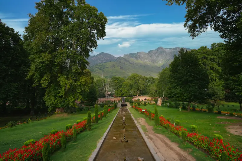 Nishat Bagh Mughal garden in Srinagar with mountains behind